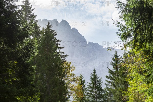 Zugspitze massif and Zugspitze, Wetterstein mountains, Grainau, Werdenfelser Land, Upper Bavaria,