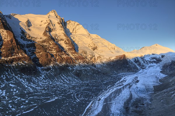 Glacier tongue and snow-covered mountain peak at sunrise, Grossglockner and Pasterze, autumn, Hohe