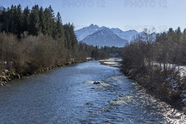 Iller river, behind the mountains of the Allgaeu Alps, near Fischen, Illertal, Oberallgaeu,