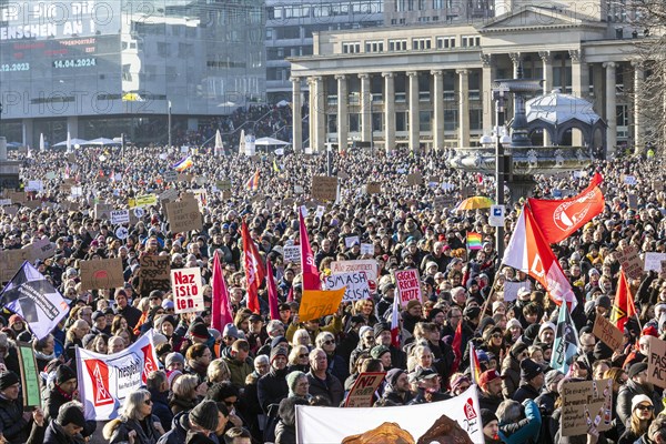 Against right-wing extremism, fascism and the AfD, large demonstration on Schlossplatz with 20, 000