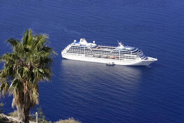 Cruise ship OCEAN PRINCESS, 670 passengers, built in 1999, 179 metres long, Thira, Santorini,
