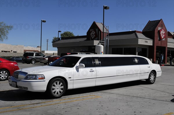 Stretch Limousine LNS Series, petrol station, rest area, California USA