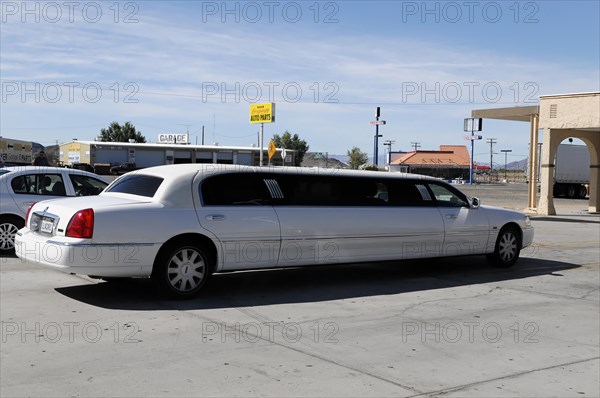 Stretch Limousine LNS Series, petrol station, rest area, California USA