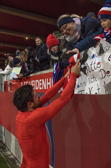 Football match, Marnon BUSCH 1.FC Heidenheim after the match Donation of the jersey to a fan,