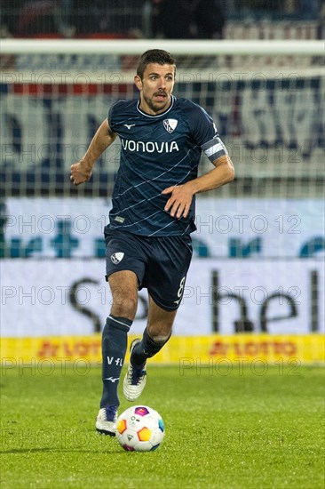 Football match, captain Anthony LOSILLA VFL Bochum on the ball, Voith-Arena football stadium,