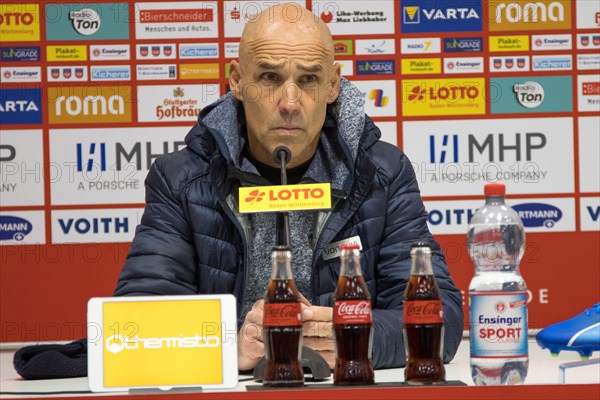 Football match, Coach Thomas LETSCH VFL Bochum with a questioning expression at the post-match