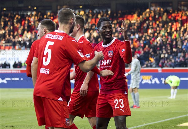 Football match, Omar TRAORE' on the right cheers, he has just scored the 1 to 1 for 1.FC