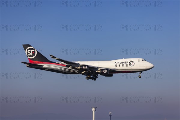 Aircraft approaching Frankfurt Airport, Fraport Airport. B-2422, SF AIRLINES, BOEING 747-4EVERF,