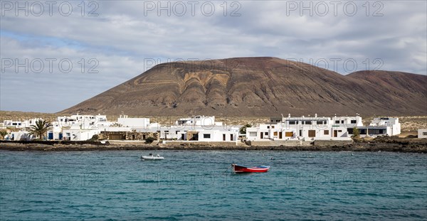 Caleta de Sebo village and Agujas Grandes volcano, La Isla Graciosa, Lanzarote, Canary Islands,