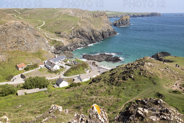 National Trust cafe and coastal scenery, Kynance Cove, Lizard peninsula, Cornwall, England, UK