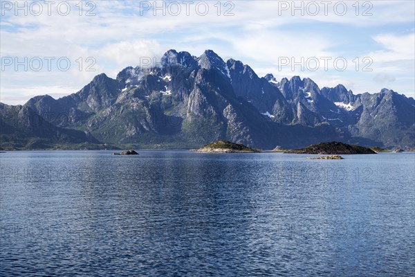 Jagged mountain peaks Raftsundet strait, Lofted Islands, Nordland, northern Norway