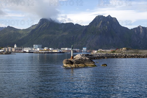 Fisherman's wife statue at harbour entrance, Svolvaer, Lofoten Islands, Nordland, Norway, Europe