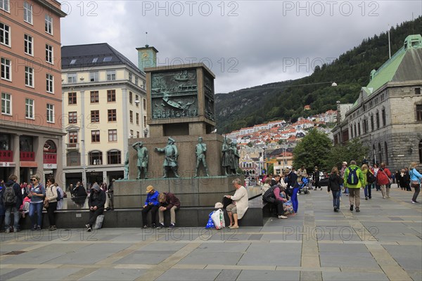 Sjomannsmonumentet, Seaman's Monument, by Dyre Vaa 1950, busy Torgallmenningen street, Bergen,