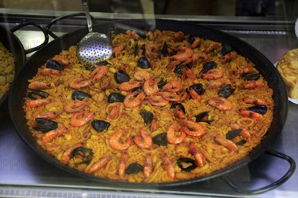 Large dish of freshly cooked seafood paella, city of Valencia, Spain, Europe