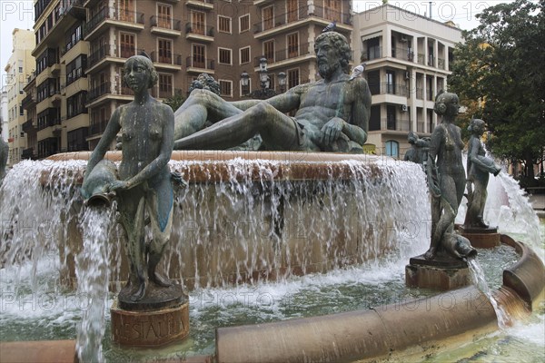 La Fuente del Turía, water fountain and statues commemoration of Turia river, Plaza de la Virgen,