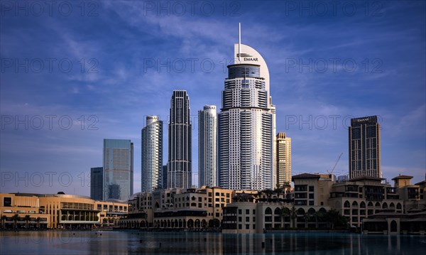 Hotel The Address Downtown, Dubai Mall and Souk Al Bahar, shopping centre, skyscrapers,
