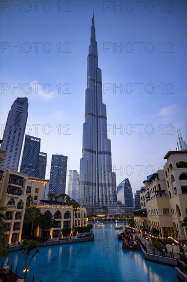 Burj Khalifa, Lake Burj Khalifa, Souk Al Bahar, shopping centre, Logo EMAAR, Downtown, evening