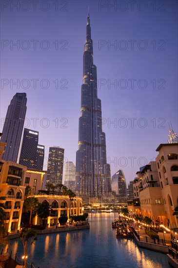 Burj Khalifa, Lake Burj Khalifa, Souk Al Bahar, shopping centre, illumination, Logo EMAAR,