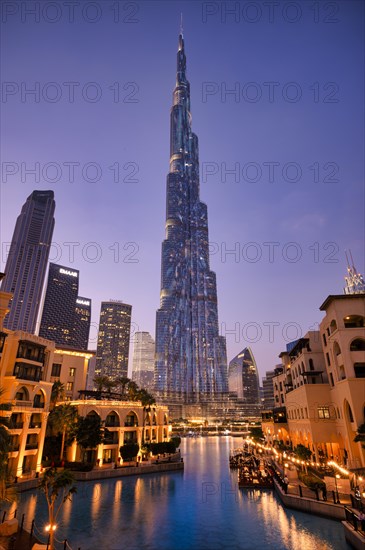 Burj Khalifa, Lake Burj Khalifa, Souk Al Bahar, shopping centre, illumination, Logo EMAAR,