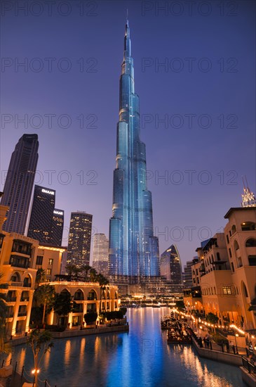 Burj Khalifa, Lake Burj Khalifa, Souk Al Bahar, shopping centre, illumination, Logo EMAAR,