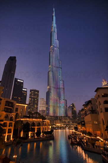 Burj Khalifa, Lake Burj Khalifa, Souk Al Bahar, shopping centre, illumination, Logo EMAAR,