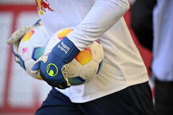 Close-up, goalkeeping coach Frederik Gößling RasenBallsport Leipzig RBL, goalkeeper gloves with