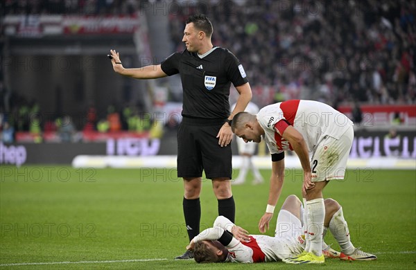 Injury Maximilian Mittelstaedt VfB Stuttgart (07) on the ground, Waldemar Anton VfB Stuttgart (02)