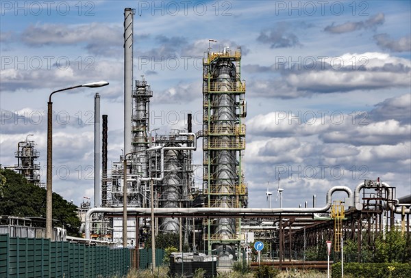 PCK Raffinerie GmbH Schwedt.the refinery could be converted to produce climate-neutral paraffin in