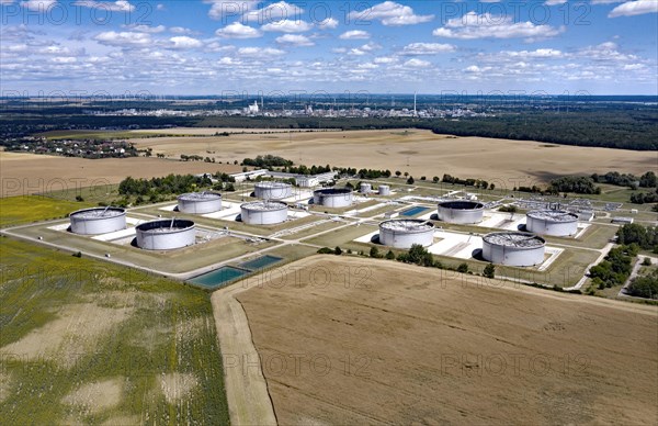 Tanks with crude oil at PCK-Raffinerie GmbH, Schwedt, 14 July 2022