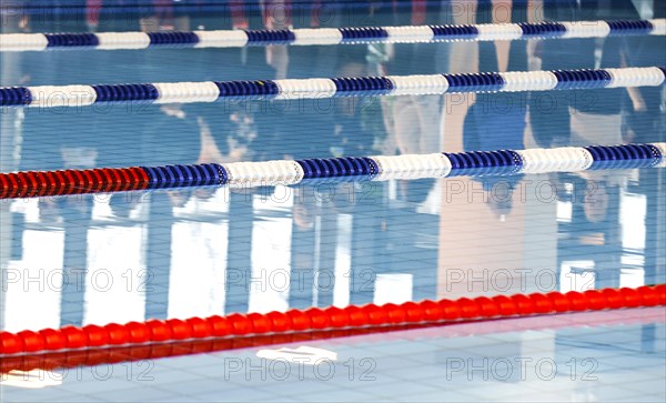 Dividing ropes delimit swimming lanes in the swimming pool of the reopened Tiergarten municipal