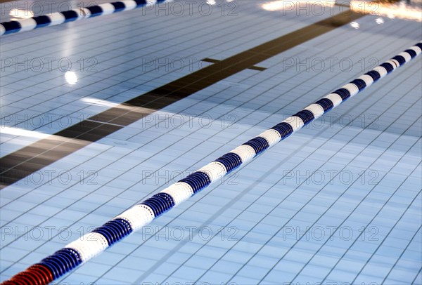 Dividing ropes delimit swimming lanes in the swimming pool of the reopened Tiergarten municipal