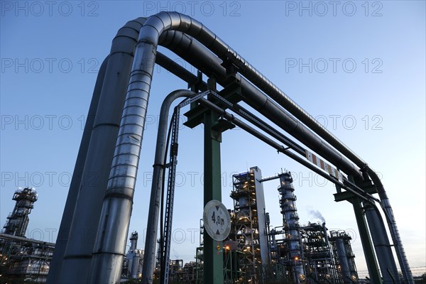 Pipelines at the bp Ruhr Öl GmbH refinery in Gelsenkirchen Horst, 10 April 2022