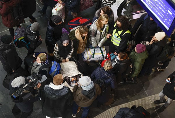 Refugees from Ukraine arrive at Berlin Central Station, 01/03/2022