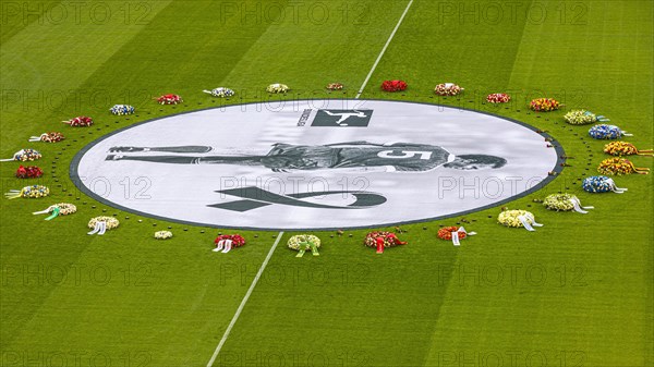 Banner with Franz Beckenbauer and wreaths of flowers, funeral service of FC Bayern Munich for Franz