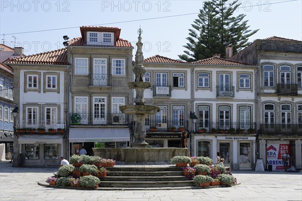 Fountain, houses, pedestrian zone, main square, Praca da Republica, Ursulinas, Viana do Castelo,