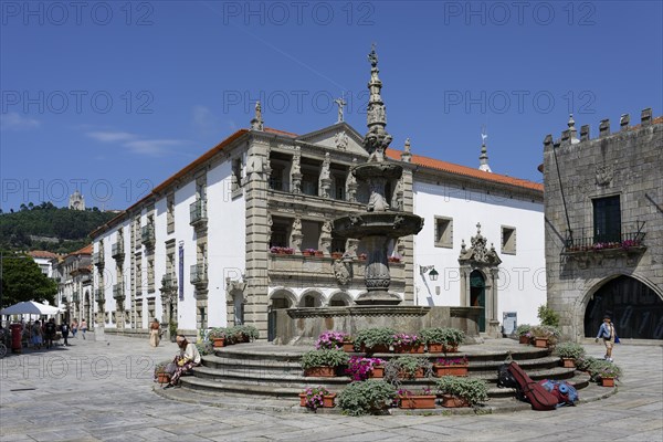 Fountain, pedestrian zone, main square, Praca da Republica, Ursulinas, Viana do Castelo, Portugal,