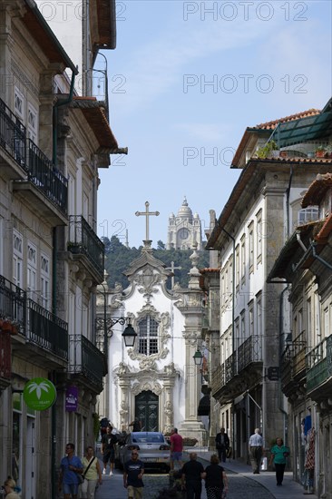 Narrow alley, Capela das Malheiras, Rua Gago Coutinho, Ursulinas, Viana do Castelo, Portugal,