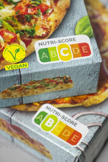 NUTRI-SCORE label, nutritional labelling system, packaging from MIA PINSA made from sourdough,