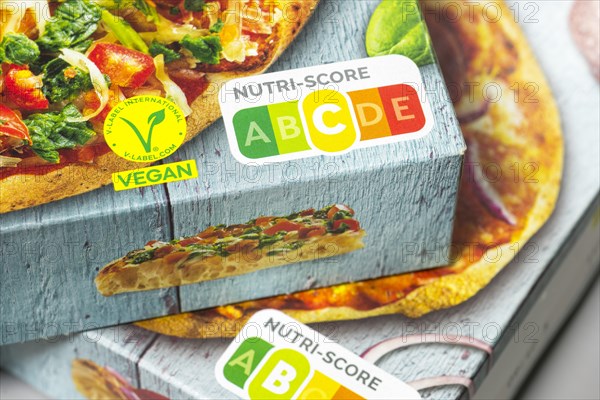 NUTRI-SCORE label, nutritional labelling system, packaging from MIA PINSA made from sourdough,