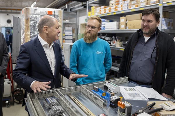 Federal Chancellor Olaf Scholz, SPD, visits the company ST Gebäudetechnik in Potsdam. Here in