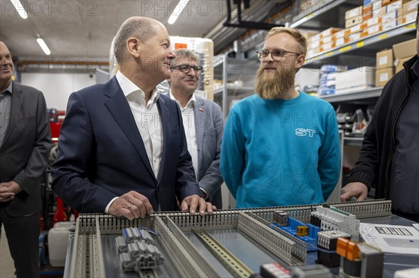 Federal Chancellor Olaf Scholz, SPD, visits the company ST Gebäudetechnik in Potsdam. Here in