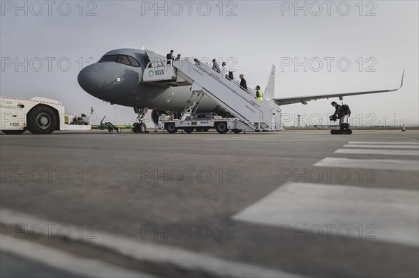 The delegation boards the government aircraft A321 in front of departure to Kenya in Jeddah, 25