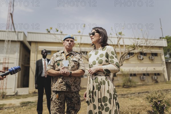 (R-L) Annalena Bärbock (Alliance 90/The Greens), Federal Foreign Minister, and Colonel Hans Peter