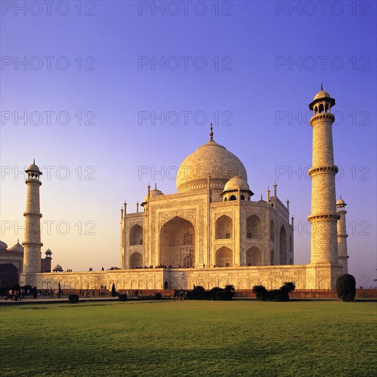 Classic early-morning view of the Taj Mahal reflecting in still water, Agra, India, Asia