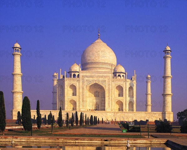 Classic early-morning view of the Taj Mahal reflecting in still water, Agra, India, Asia