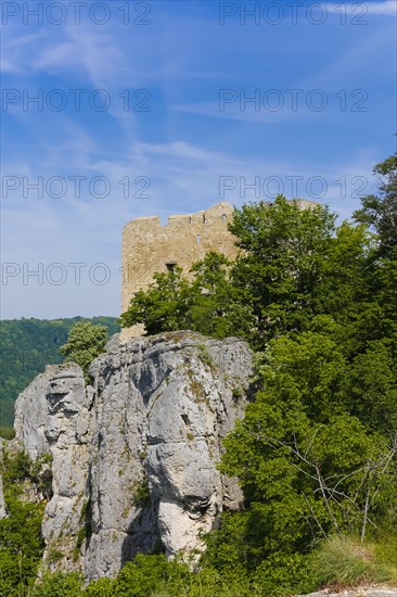 Ruin Reussenstein, ruin of a rock castle above Neidlingen, rock above the Neidlingen valley,