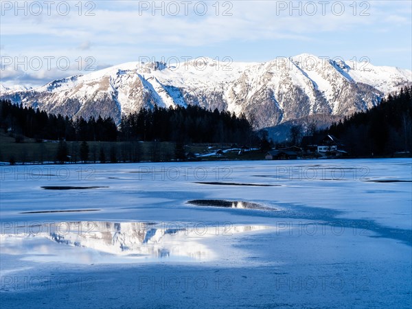 Winter atmosphere, frozen Gleinkersee, behind the Sengsengebirge, Spital am Pyhrn, Totes Gebirge,