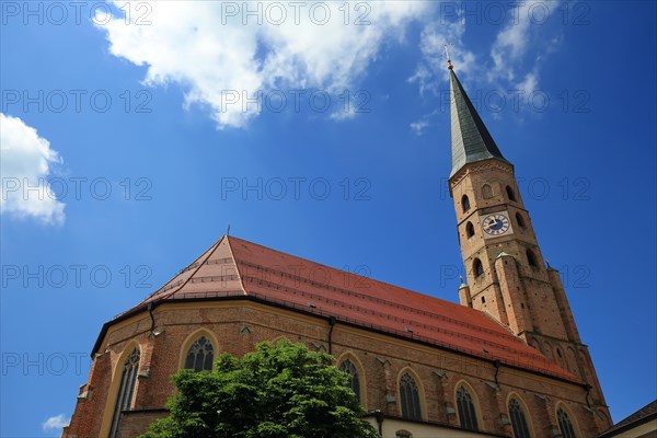 The historic old town of Dingolfing with a view of the parish church of St John. Dingolfing, Lower