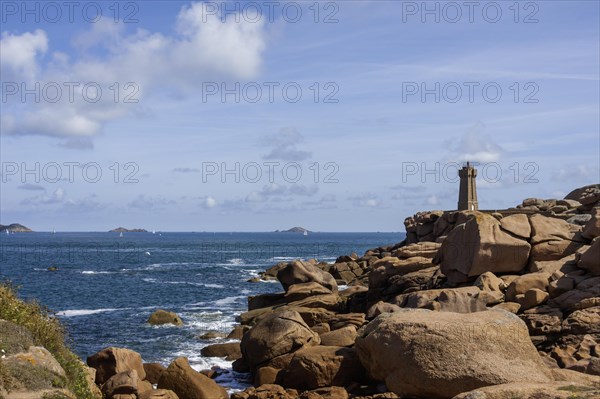 Phare de Ploumanac'h, officially Phare de Mean Ruz, Cote de Granit Rose, Departement Cotes-d'Armor,