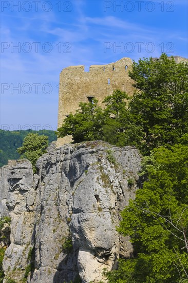 Ruin Reussenstein, ruin of a rock castle above Neidlingen, rock above the Neidlingen valley,